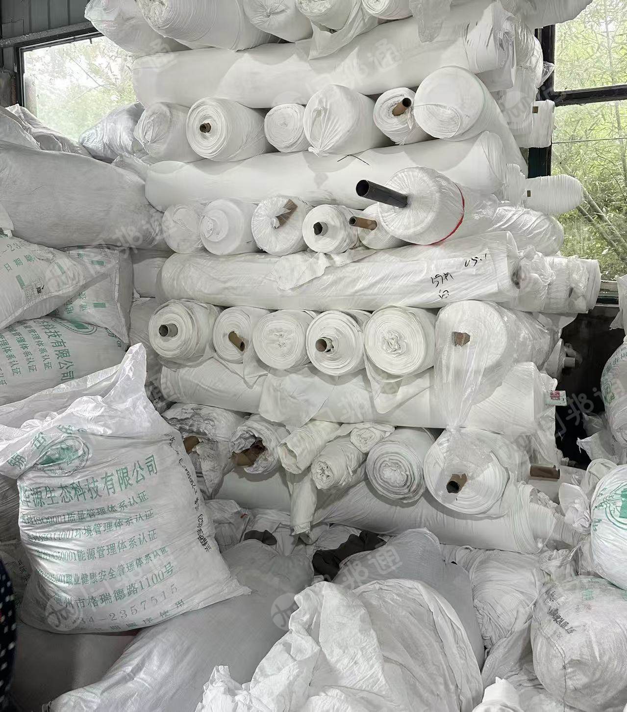 出售涤氨纶白胚布,基本都是牛奶丝,双面布,库存布处理布,常见门幅克重,货在江苏苏州