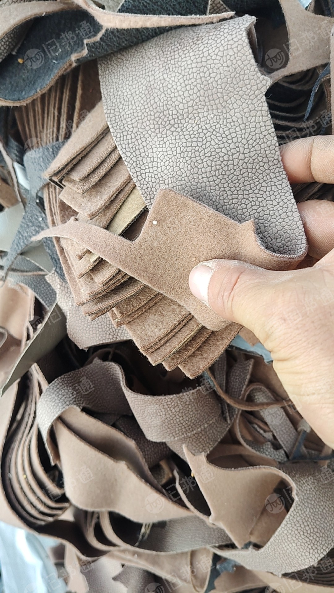 长期出售废布，沙发厂下来的，现货有80吨左右