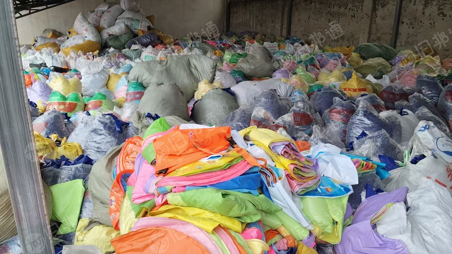 出售PVC泳圈下角料，现货200吨