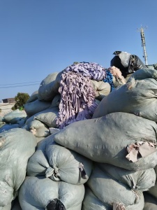 长期出售花边，泳装，网纱，消光泳，各种锦氨料子，现货六七十吨，货在江西赣州