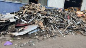 出售铝轮毂，机铝，大小水箱，都是现货