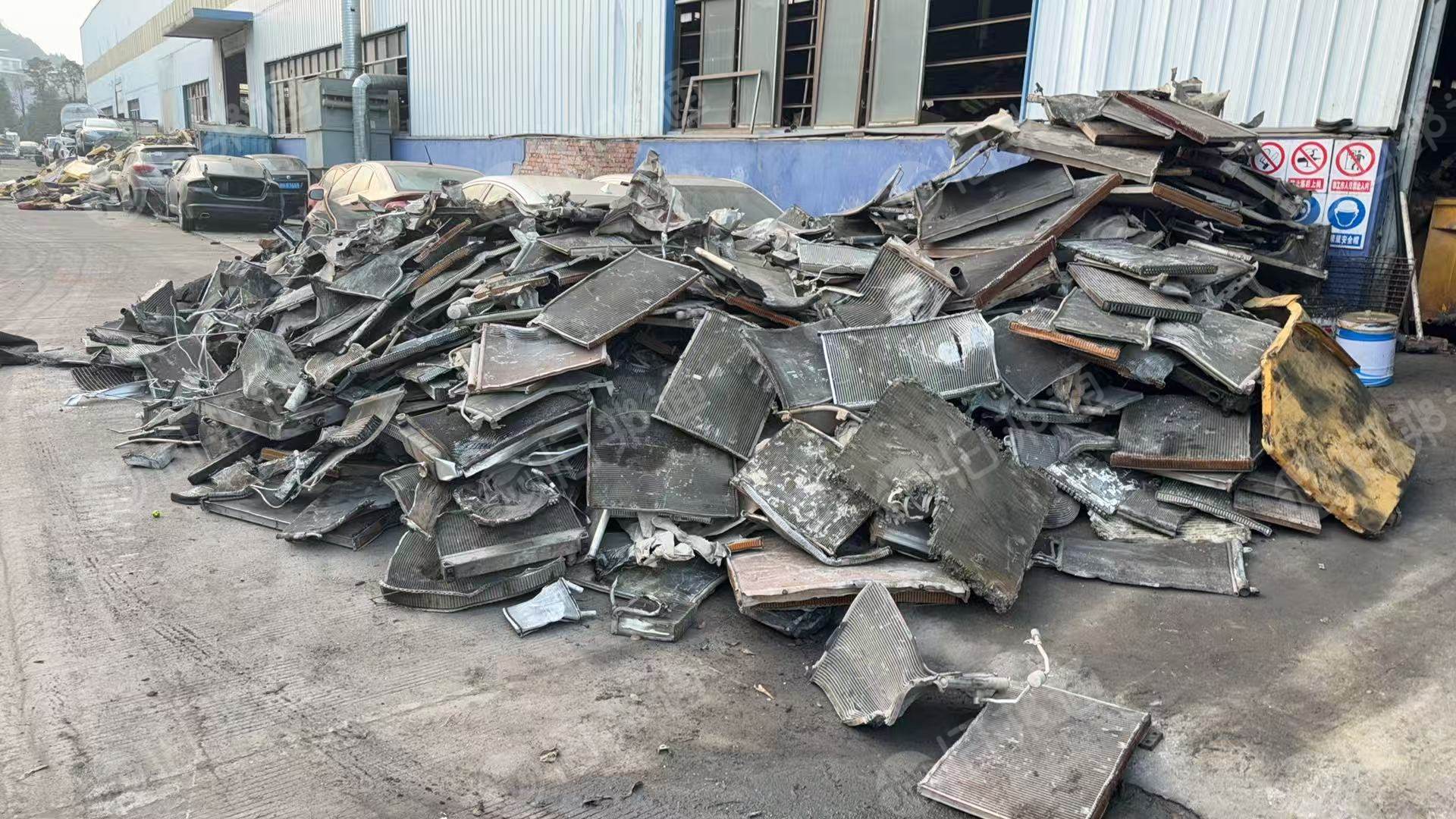 出售铝轮毂，机铝，大小水箱，都是现货