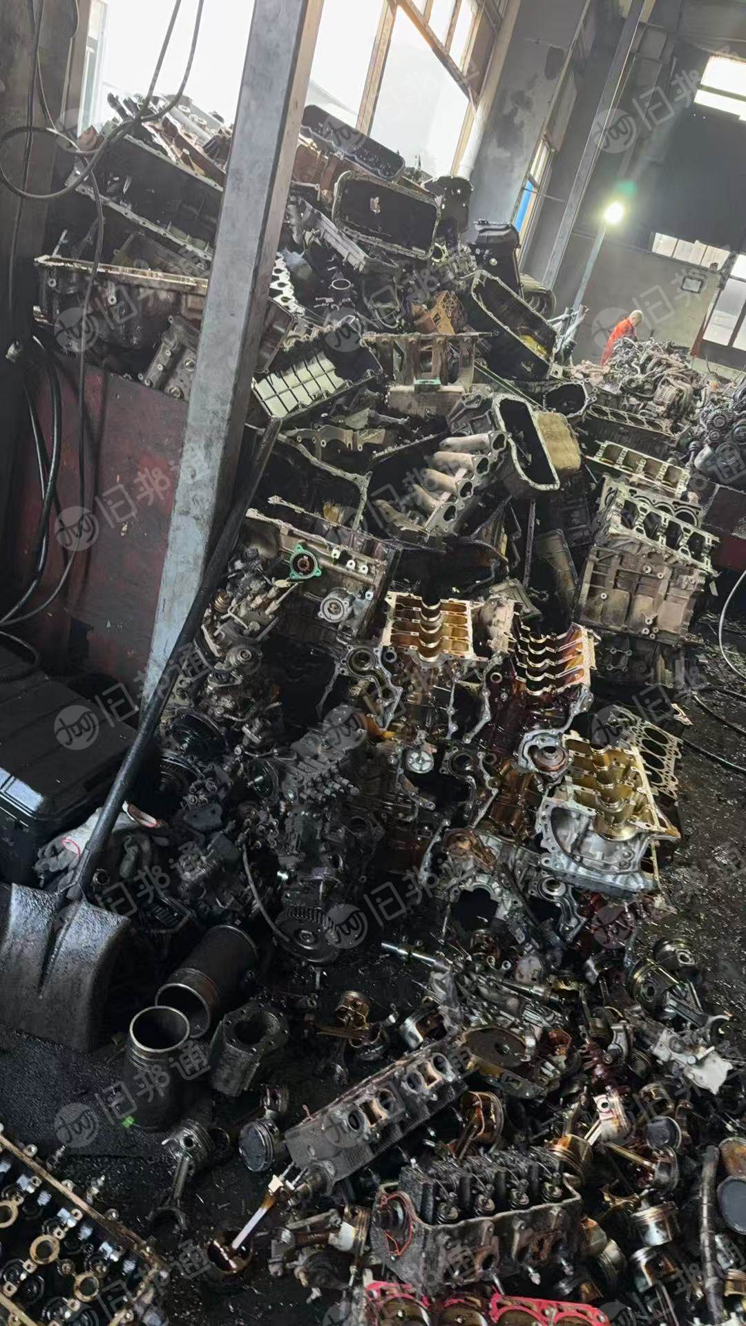 出售铝轮毂，机铝，大小水箱，都是现货