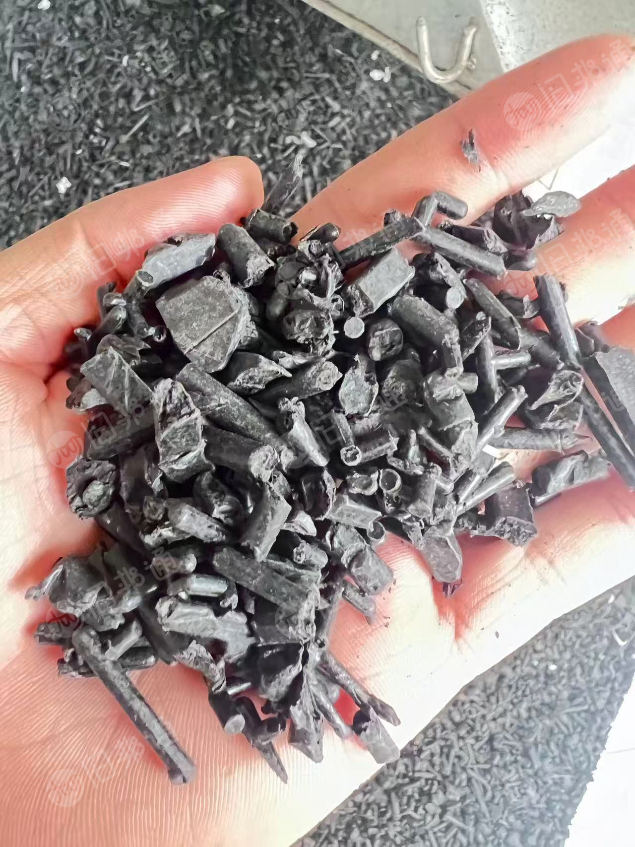 求购PA66加纤破碎，尼龙水箱破碎料