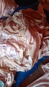 长期出售旧衣服分拣货，统白，冬装，夏装，毛衣，黑料等，在辽宁大连