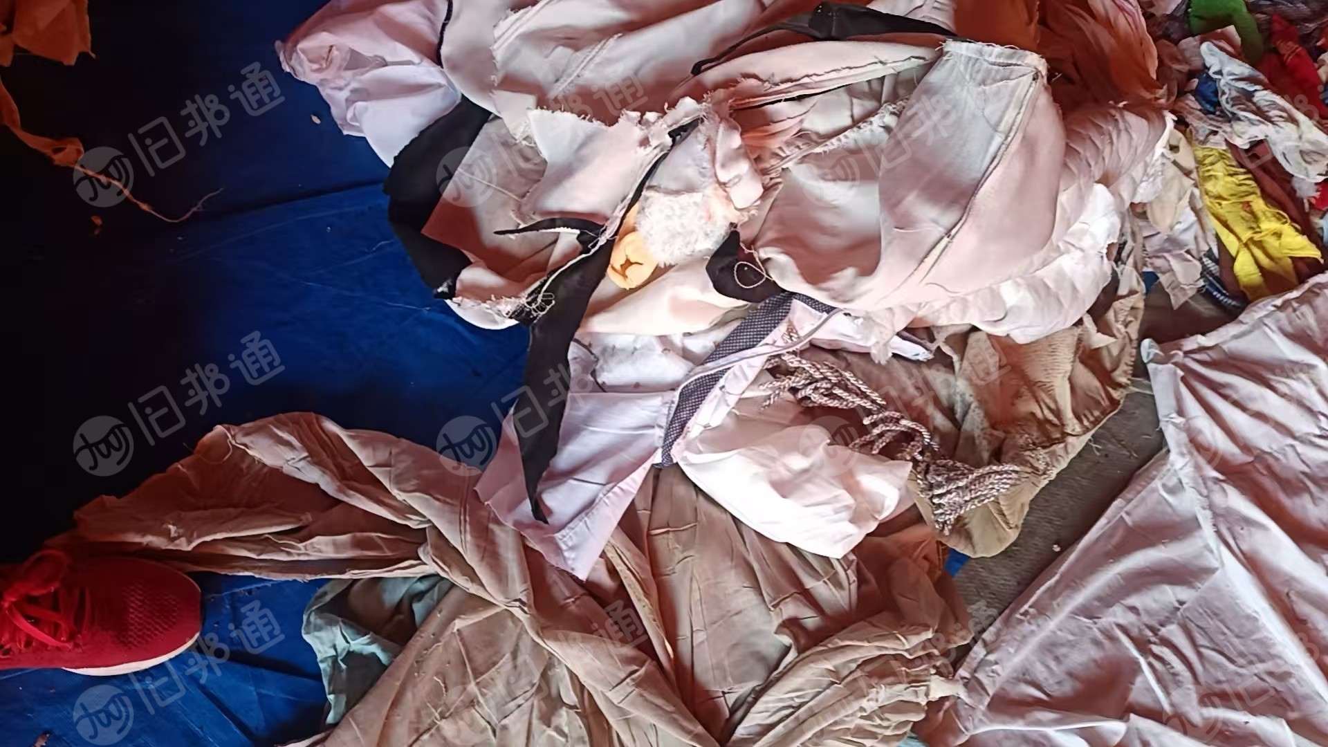 长期出售旧衣服分拣货，统白，冬装，夏装，毛衣，黑料等，在辽宁大连