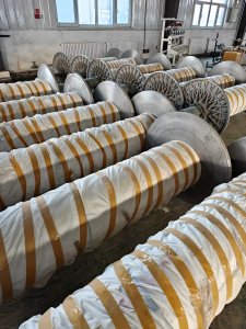 厂倒闭了处理库存丝线，半光丝线，连轮盘一起卖，在新疆和田