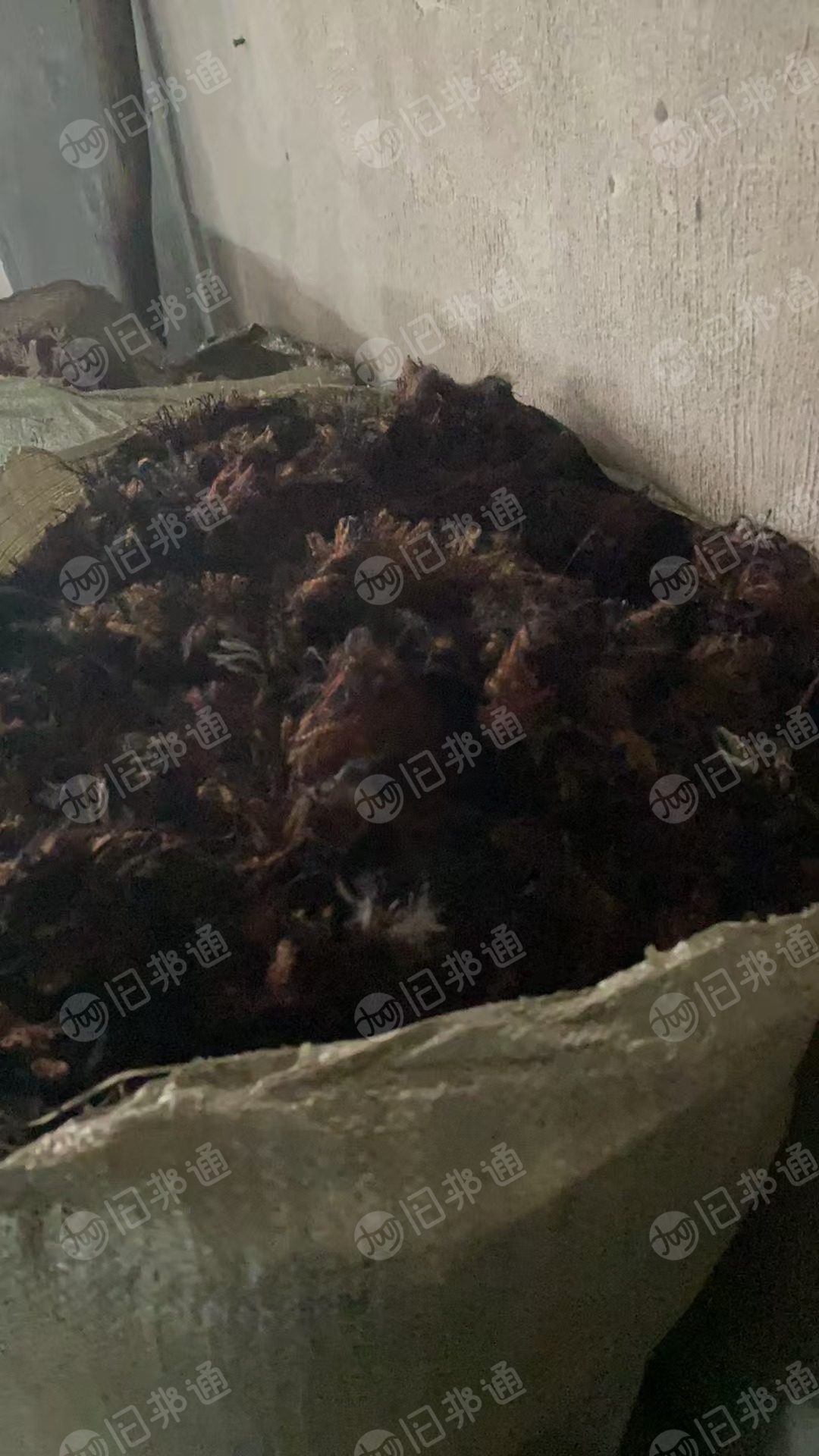 长期出售织围巾下来的废边料，各种材质都有，统货出，一个月4车13米5的，在浙江杭州