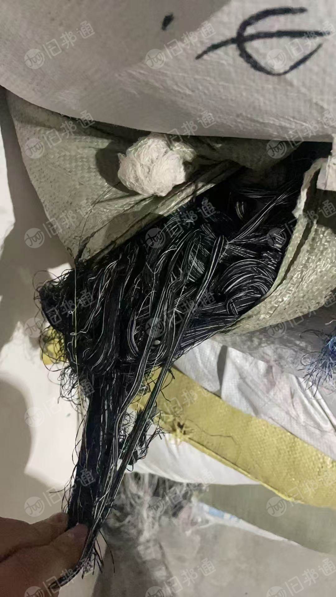 长期出售纯棉布边纱，涤棉布边纱，纯棉浆纱，涤棉浆纱，棉含量在30以上，各有30多吨，在江苏徐州