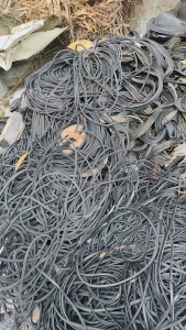 长期出售尼龙输送带边角料和成卷料，橡胶胶条