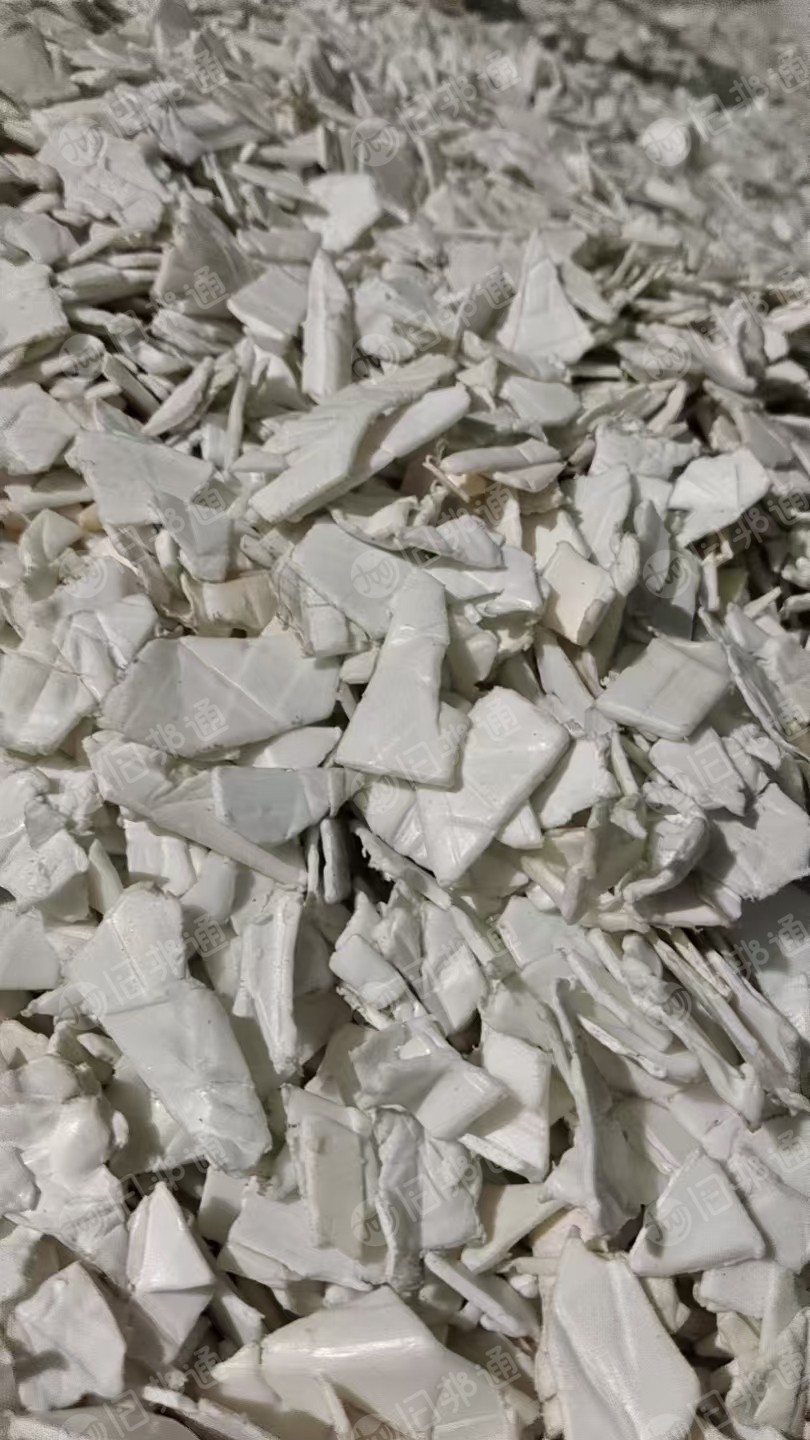 出售涂料桶破碎料，无字的全漂的，现货30/40吨