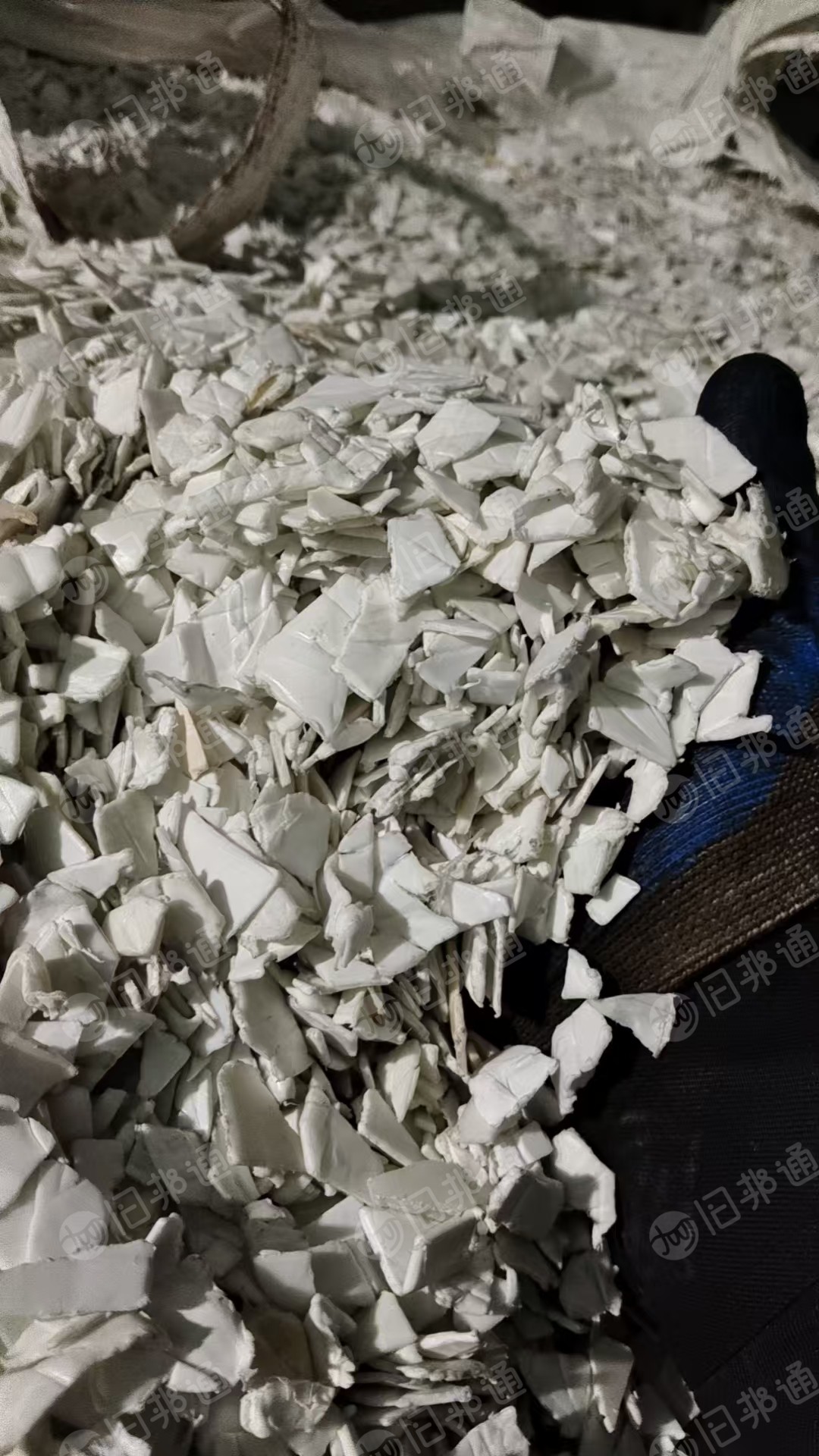 出售涂料桶破碎料，无字的全漂的，现货30/40吨