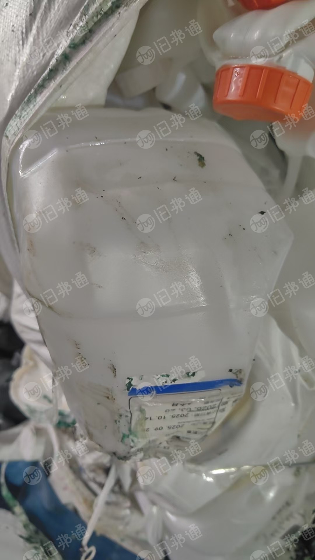 出售低压破碎料，有机油壶破碎料，蓝桶破碎料，吨桶破碎料，杂色低压破碎料，只要是低压的基本都有