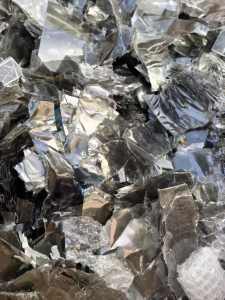 长期出售pet偏光片破碎料，含少量气泡膜，可挑拣