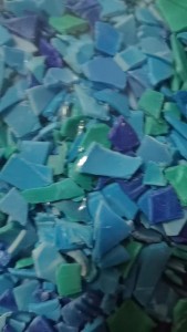 长期出售pp美缝胶管破碎料，蓝红白杂色等都有