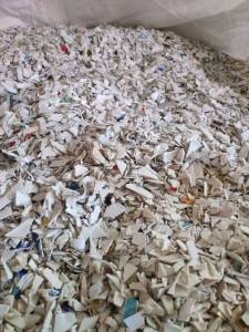 出售涂料桶破碎料，清洗甩干，全漂，现货13米一车