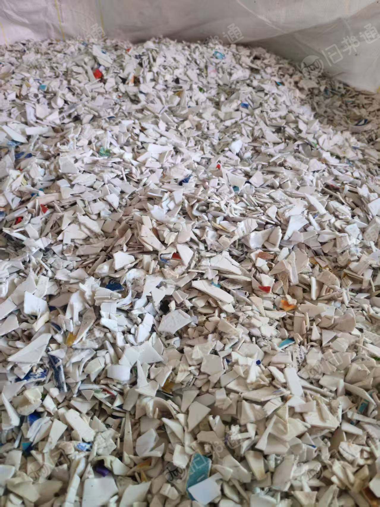 出售涂料桶破碎料，清洗甩干，全漂，现货13米一车