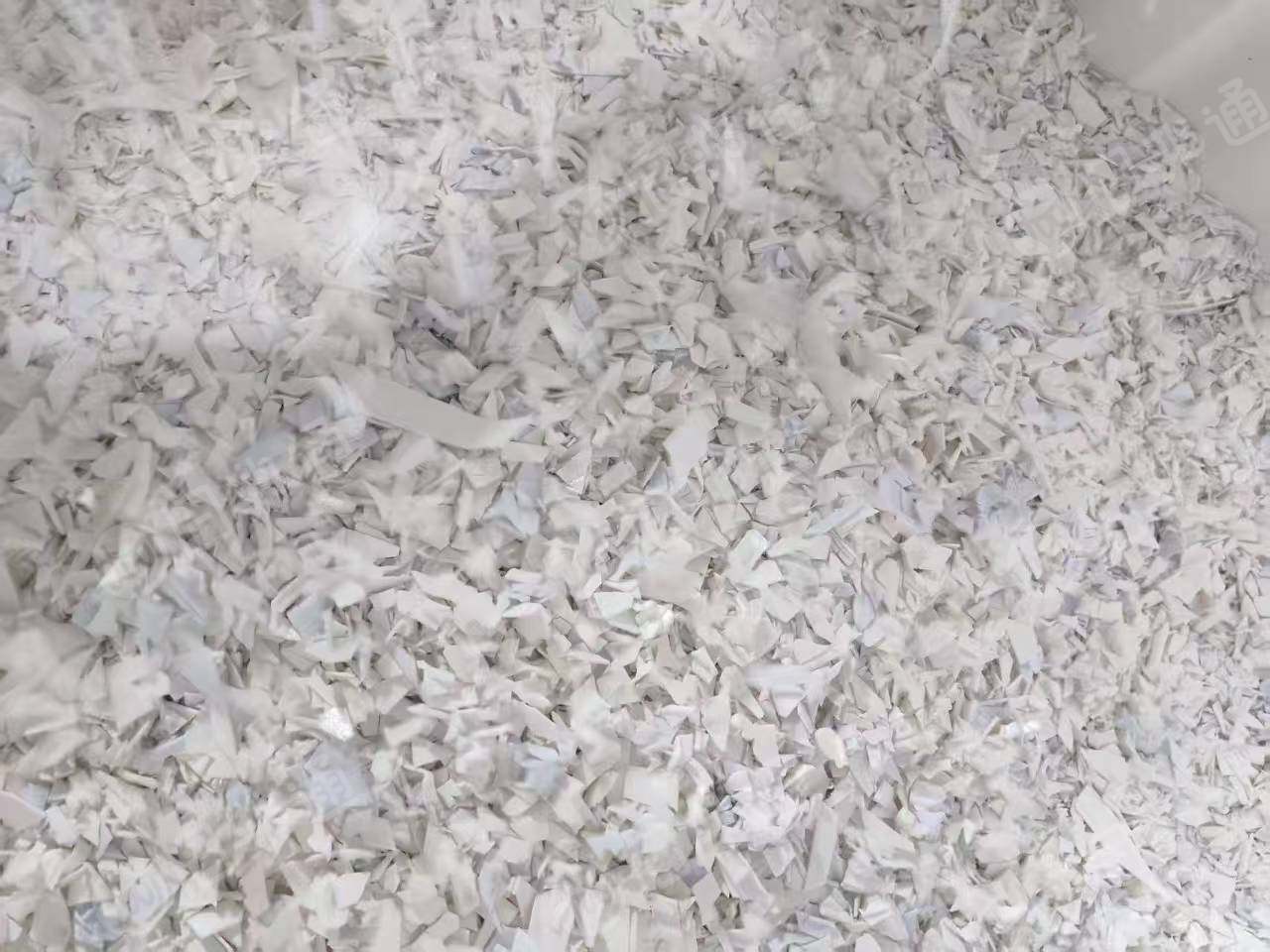 出售涂料桶破碎料，清洗甩干，全漂，现货13米一车