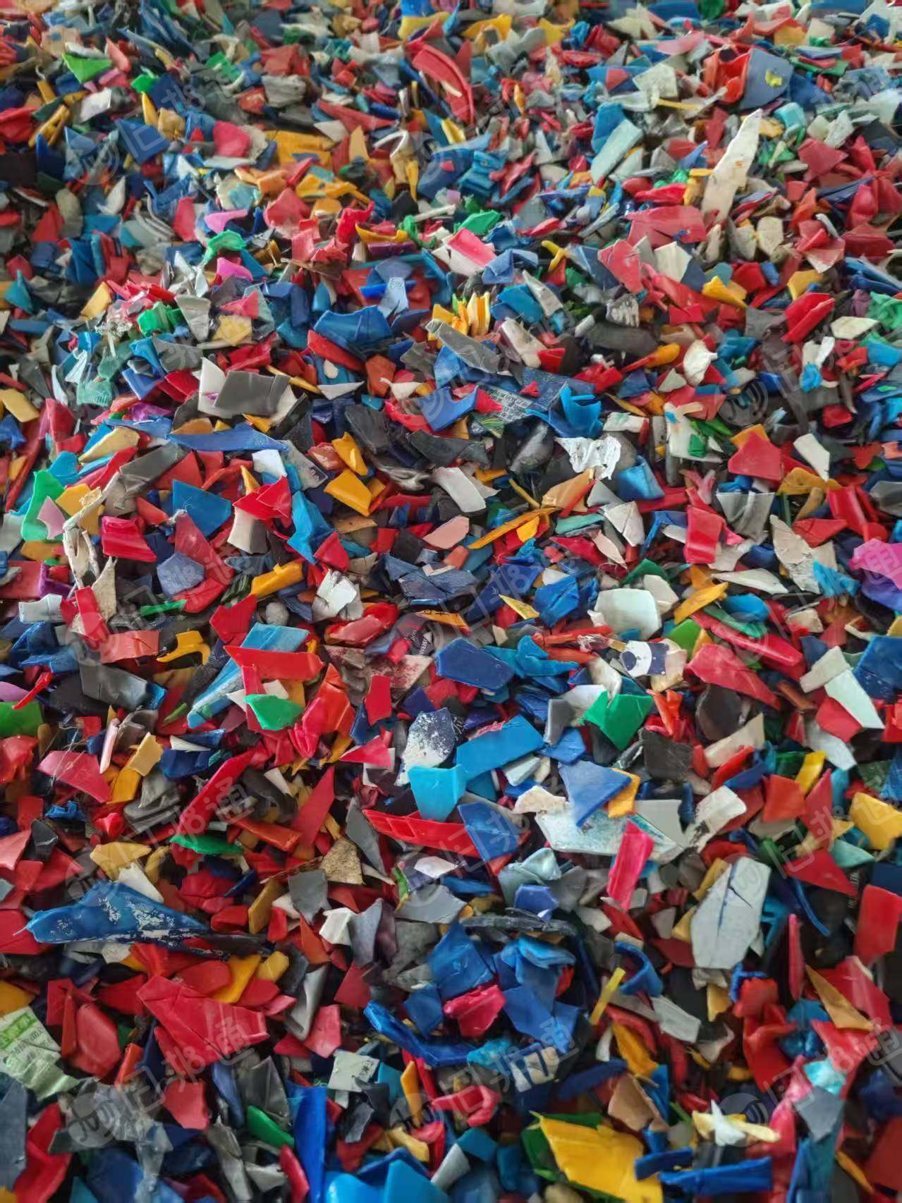 出售涂料桶破碎料，清洗甩干，全漂，现货13米一车