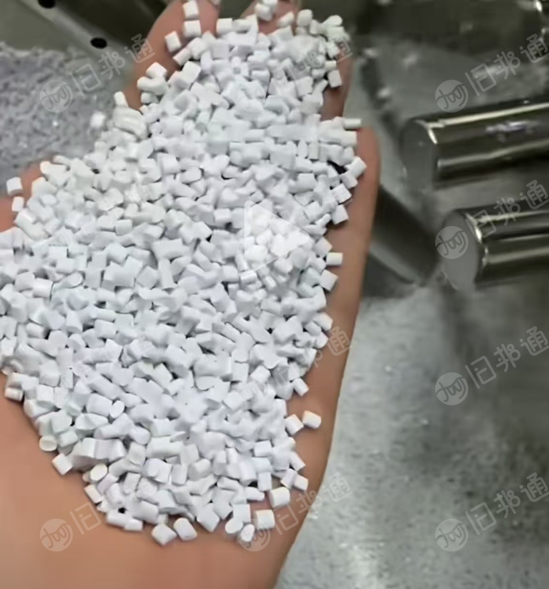 出售库存PC颗粒，现货1吨多