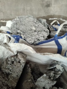 出售铝渣，大块的，可破碎，含量80多个，每月出几车