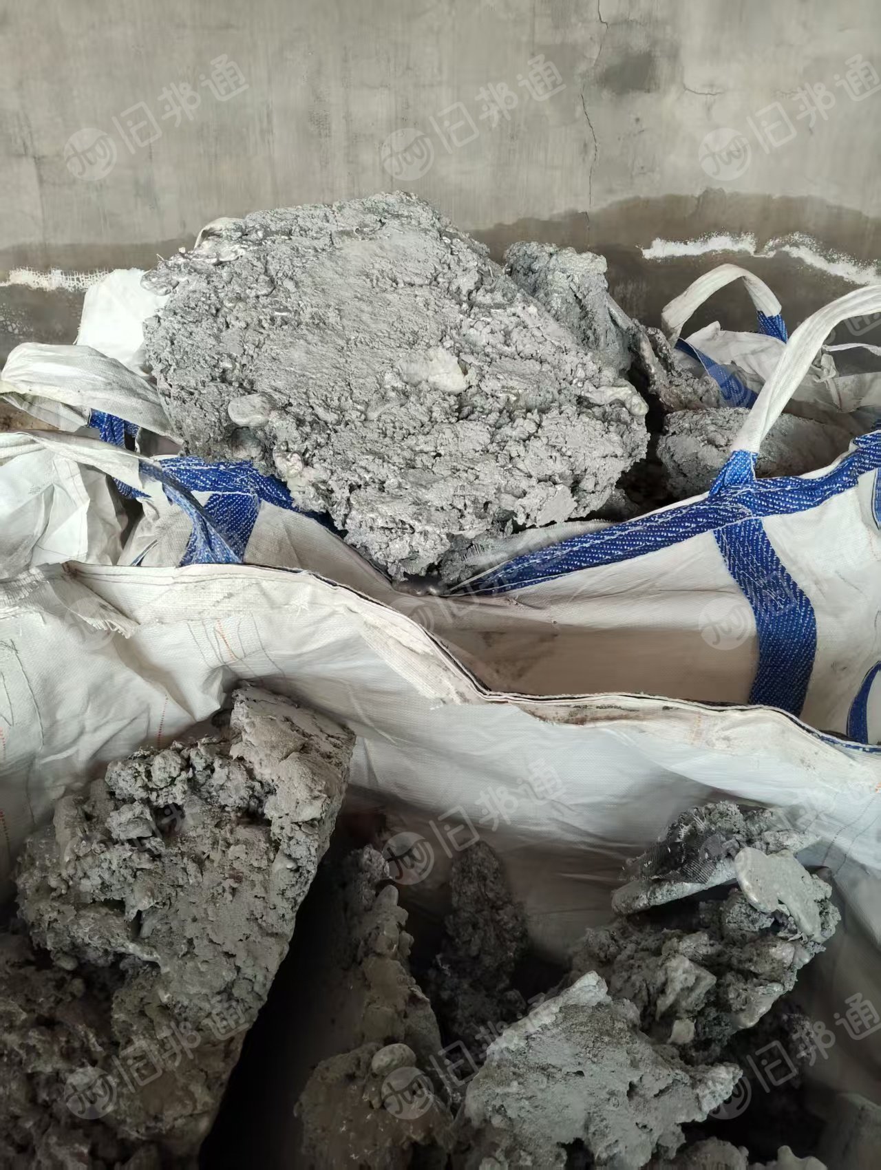 出售铝渣，大块的，可破碎，含量80多个，每月出几车