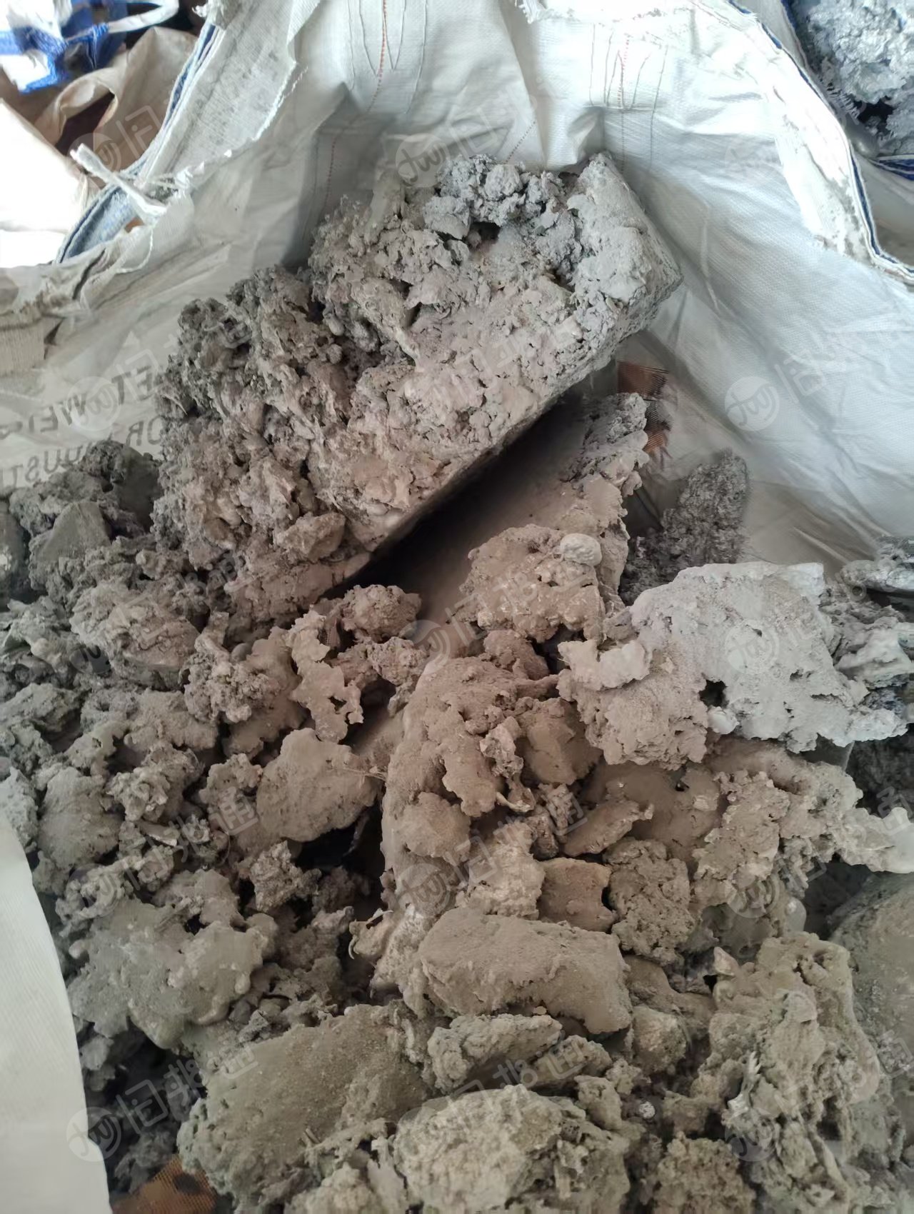 出售铝渣，大块的，可破碎，含量80多个，每月出几车