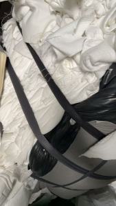 长期出售床垫边角料，空心丝，空心布，白色夹丝棉边角料，月供一两条柜，货在广东东莞