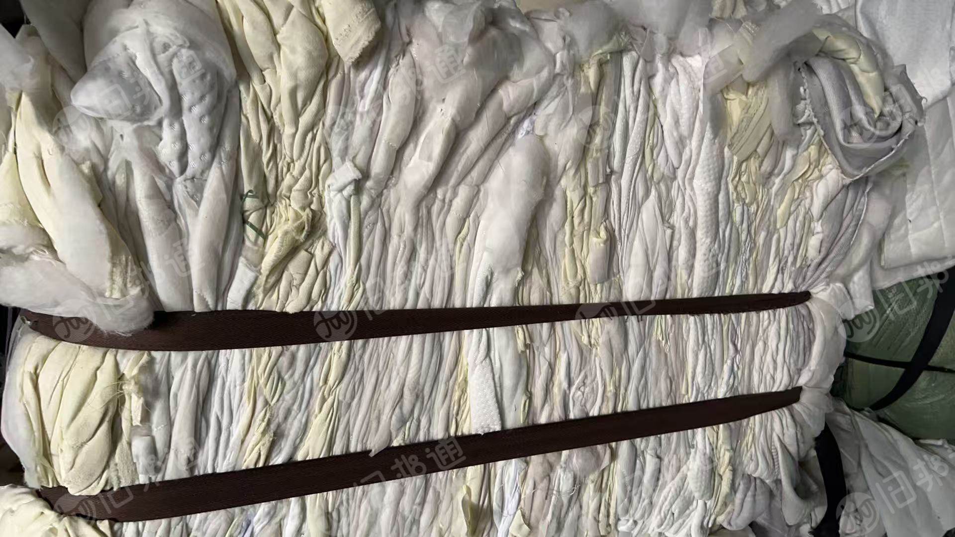 长期出售床垫边角料,空心丝,空心布,白色夹丝棉边角料,月供一两条柜,货在广东东莞