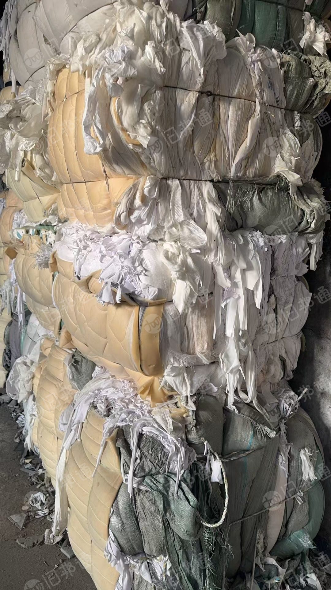 长期出售各种边角料,夹丝棉边角料,绗棉边角料,橡胶尼龙,皮革棉,空心丝,有可以开花和可以造粒的