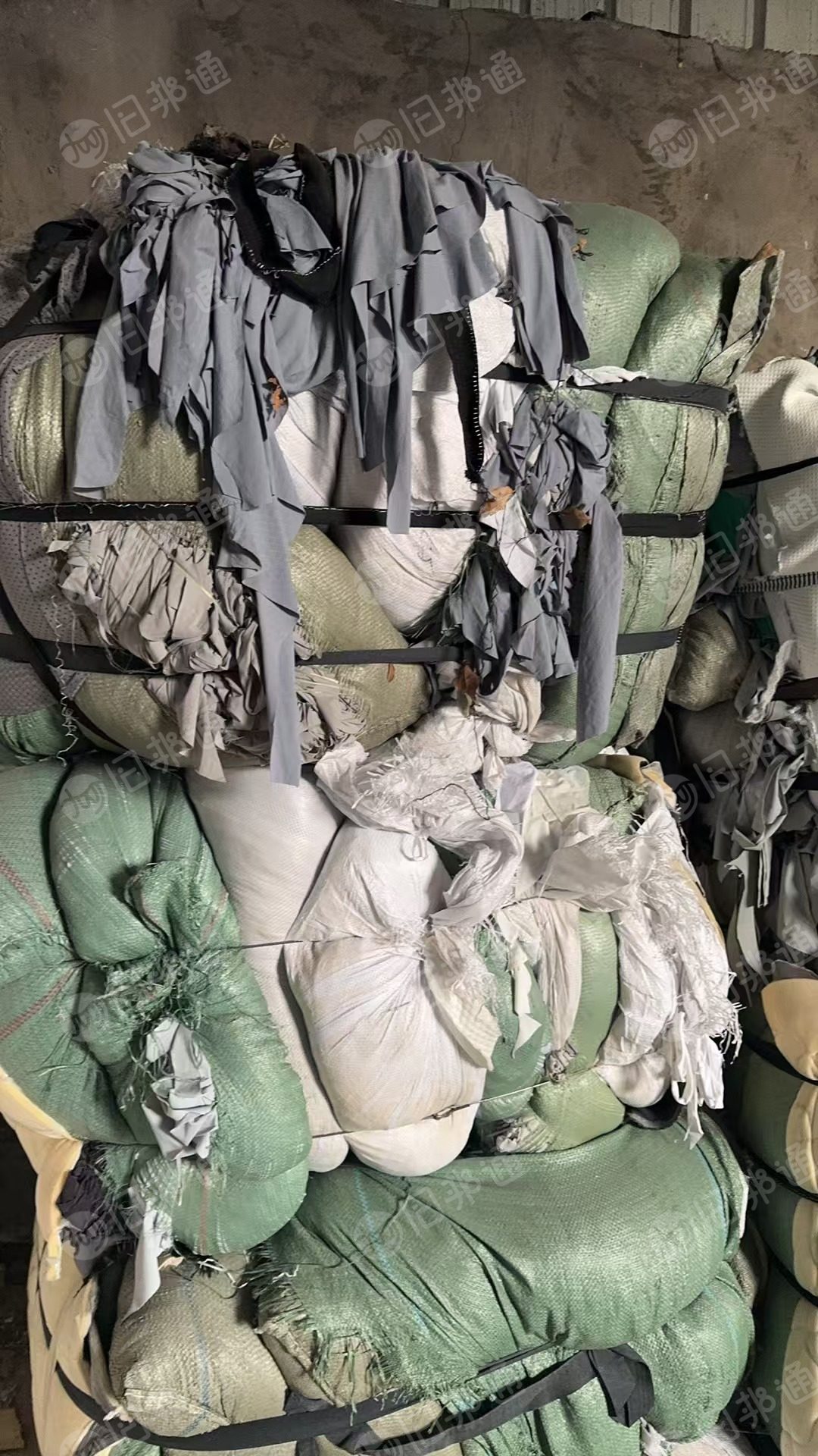 长期出售各种边角料,夹丝棉边角料,绗棉边角料,橡胶尼龙,皮革棉,空心丝,有可以开花和可以造粒的