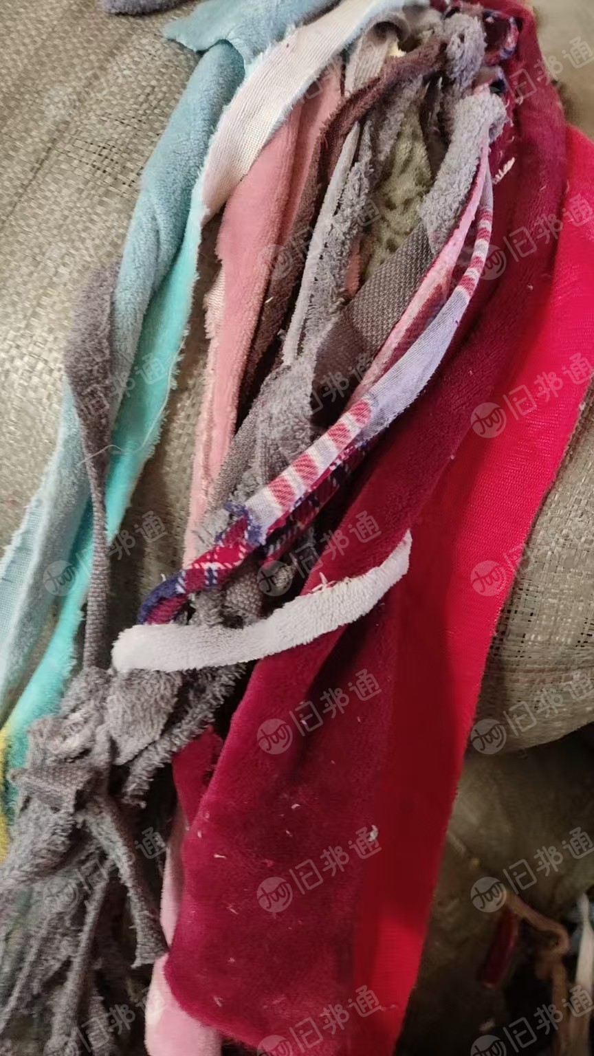 长期出售涤纶废布,珊瑚绒废布,涤纶边角料,现货十吨