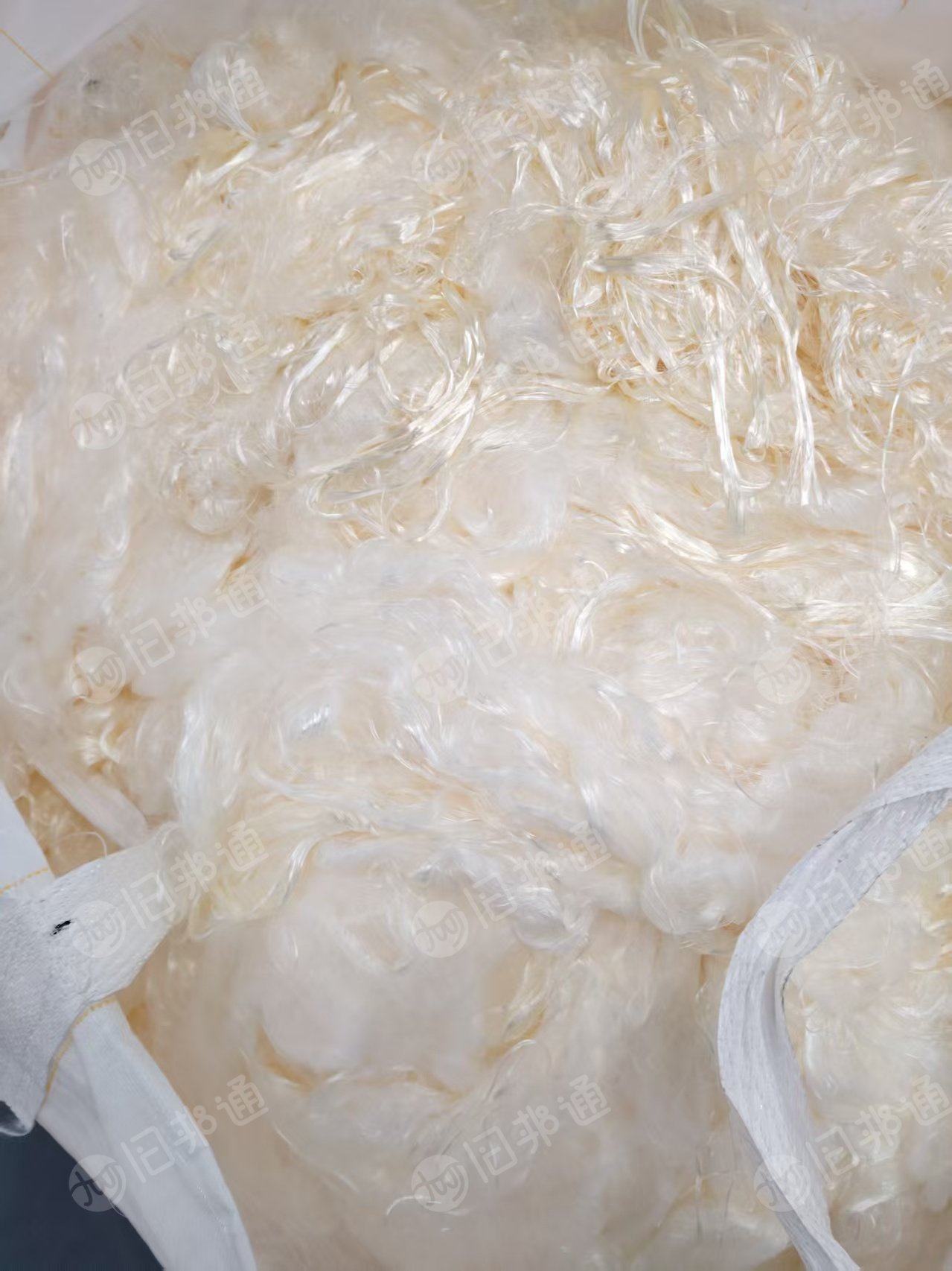 长期出售腈纶废丝，晴纶废丝，本色的，现货有60多吨，在陕西榆林