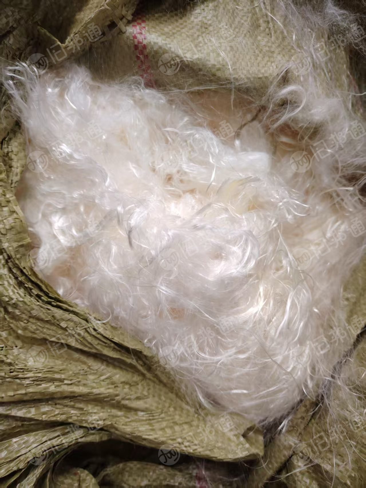 长期出售腈纶废丝，晴纶废丝，本色的，现货有60多吨，在陕西榆林