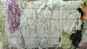 出售纯木浆彩纸，木浆纸，现货有几十吨，货在安徽宿州