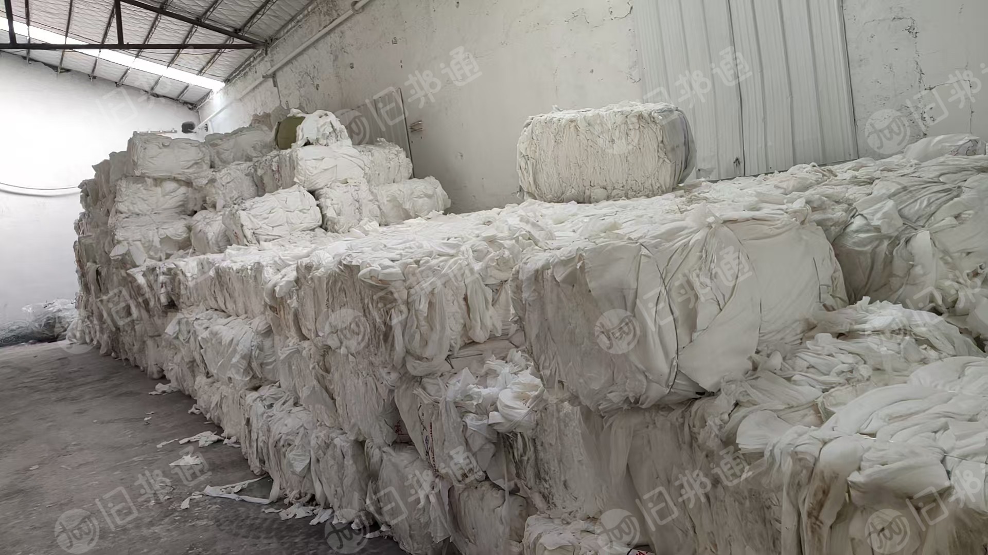 长期大量出售木浆无纺布，涤纶木浆无纺布，现货有30吨，货在安徽宿州