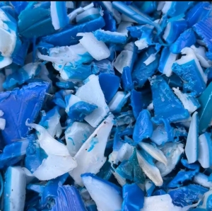 长期出售蓝桶破碎料