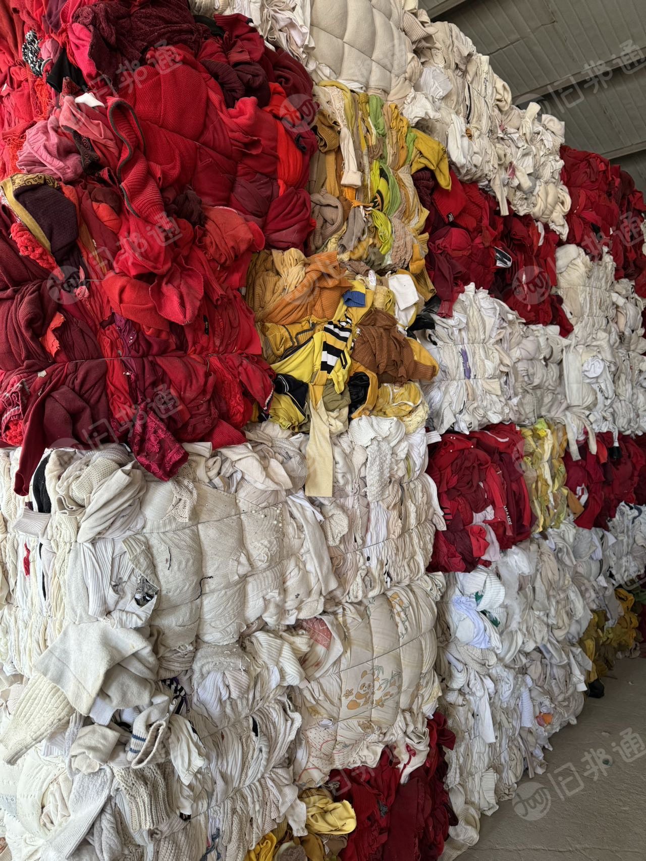 长期出售白毛衣，红毛衣，黄毛衣，现货150吨