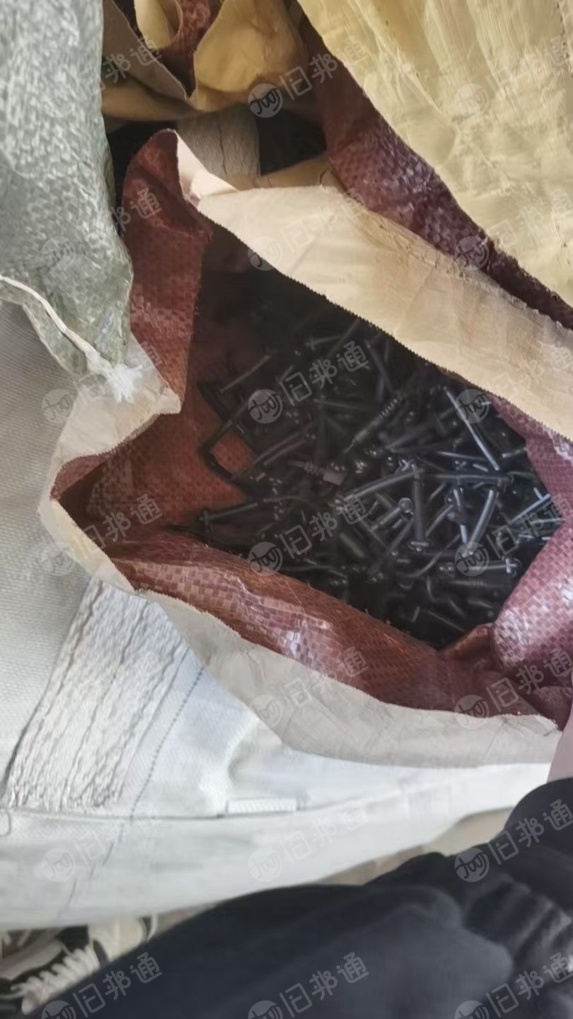 出售软质PVC水口料，黑色白色分开，现货十几吨