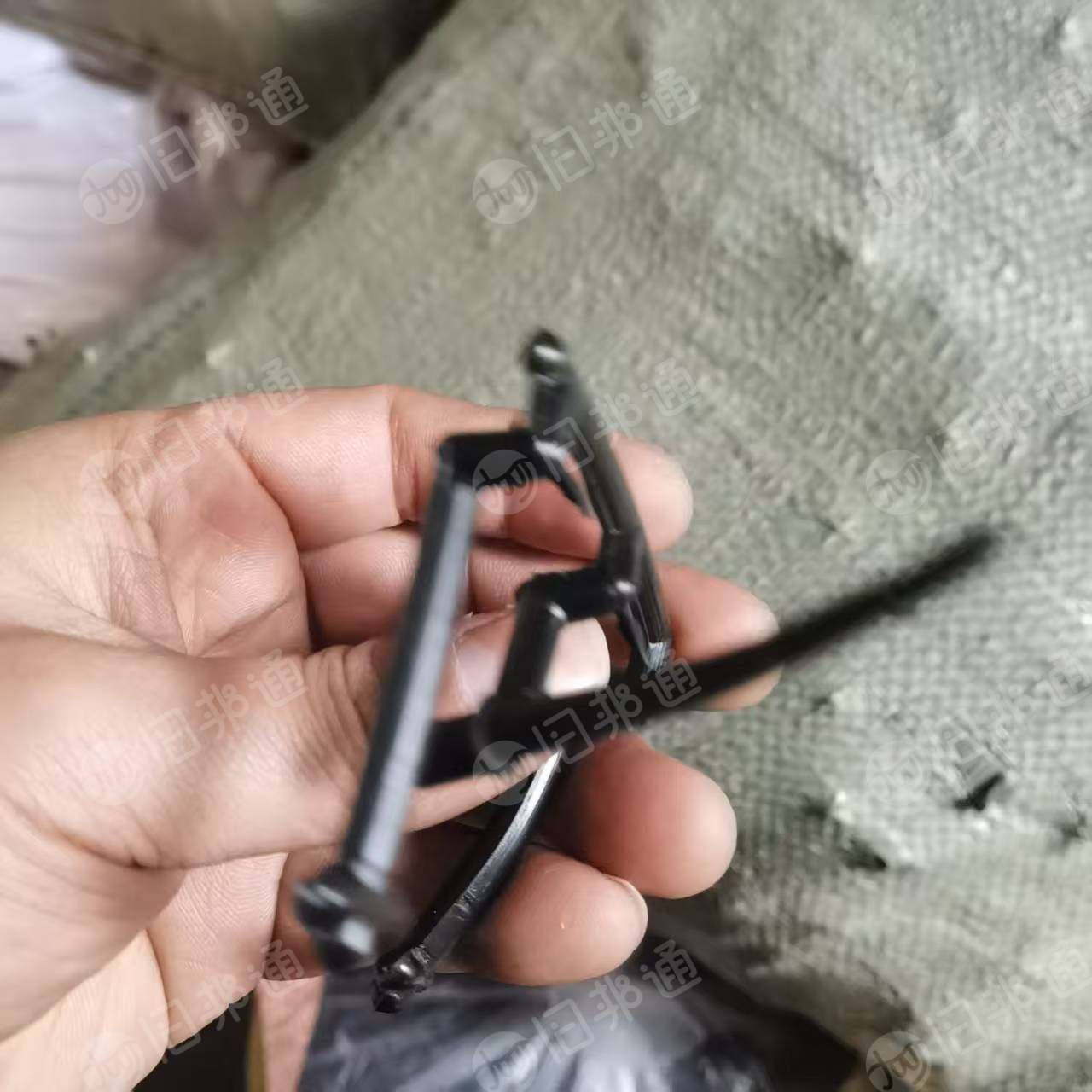 出售软质PVC水口料，黑色白色分开，现货十几吨