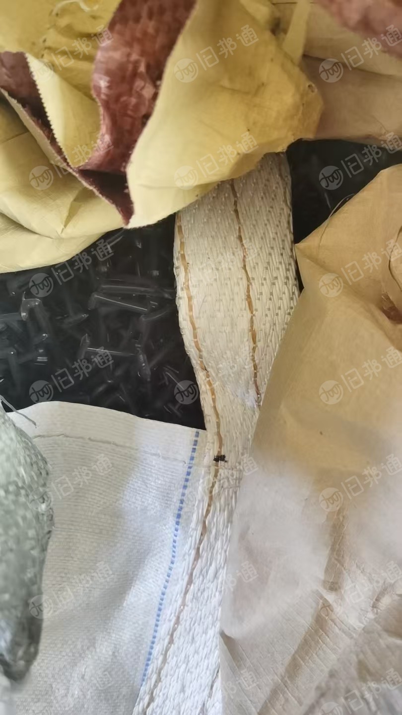 出售软质PVC水口料，黑色白色分开，现货十几吨