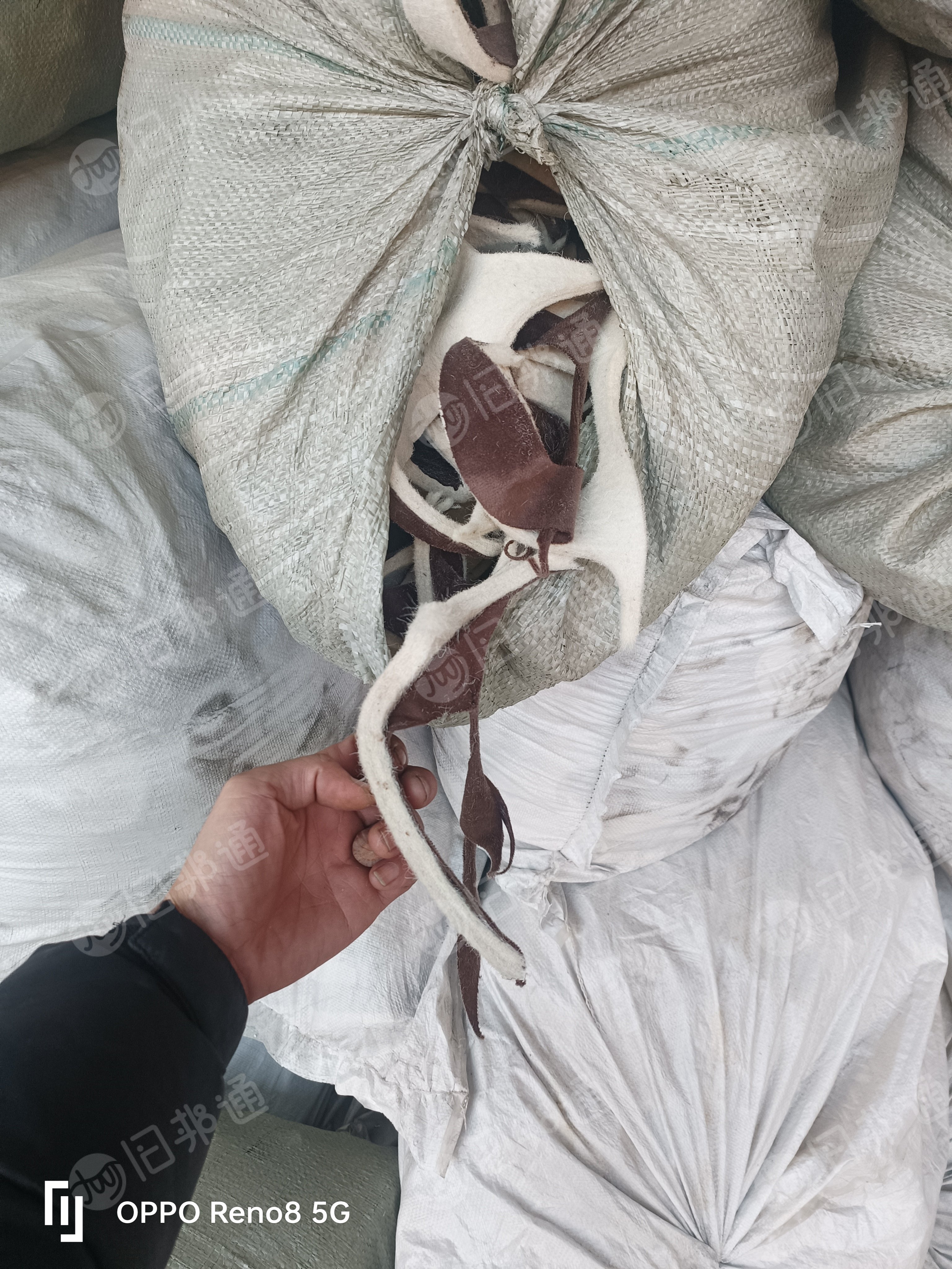 出售羊毛毡边角料，羊毛毡，一面纯羊毛，一面复合，现货四吨多