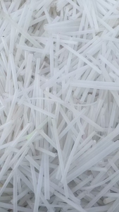 出售透明丙破碎料，是从洗洁精瓶下来的管，月供10/20吨