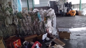 出售干造花高压膜废料，不含填充的，现货10来吨