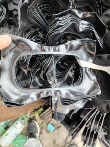 出售PS植绒吸塑废料，现货十几吨，也有植布的