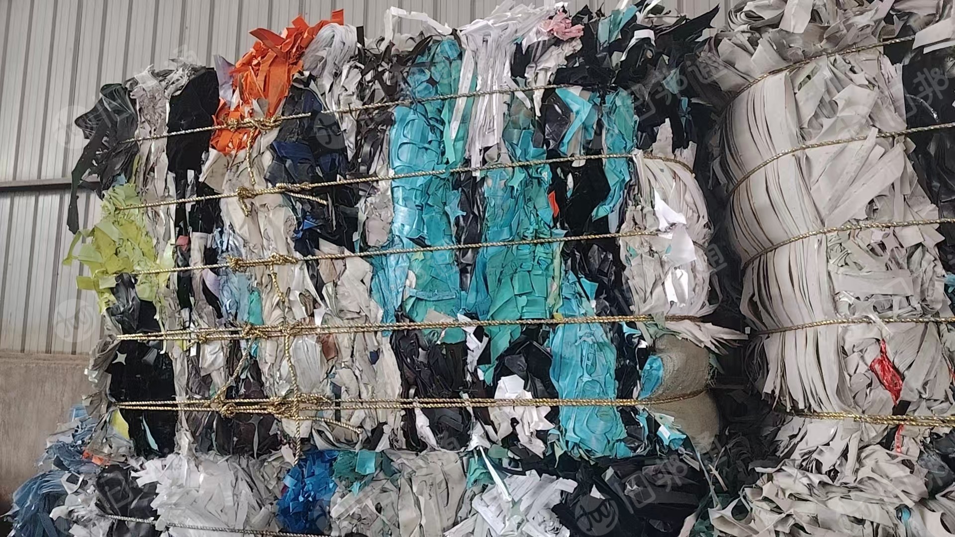 出售PS植绒吸塑废料，现货十几吨，也有植布的