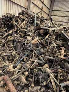 出售拆车件废料，废钢，打包处理，现货200吨左右