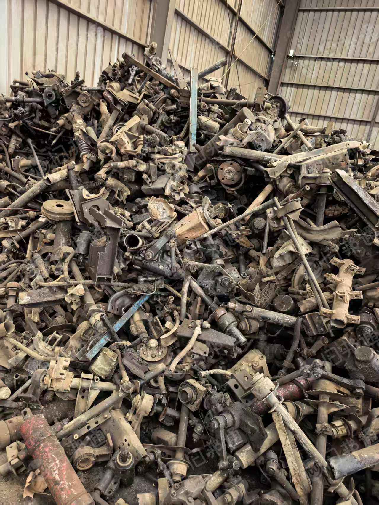 出售拆车件废料，废钢，打包处理，现货200吨左右