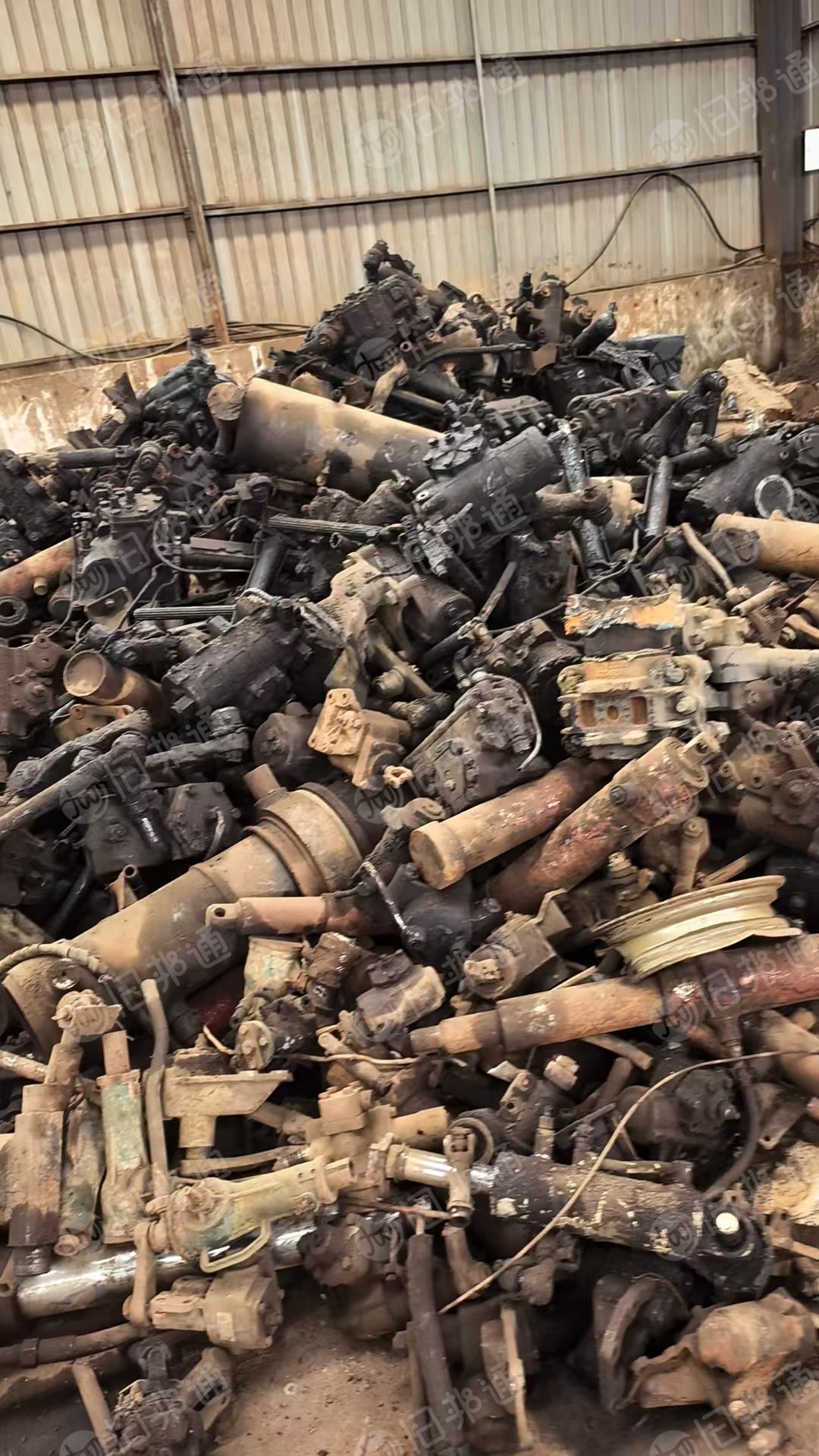 出售拆车件废料，废钢，打包处理，现货200吨左右