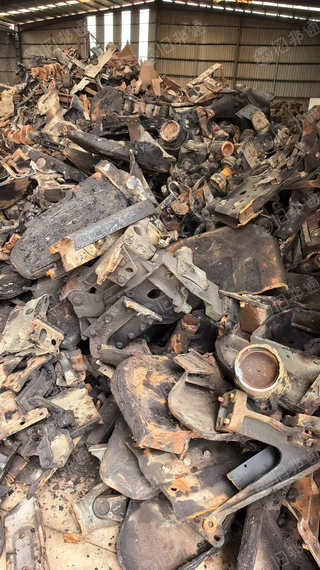 出售拆车件废料，废钢，打包处理，现货200吨左右